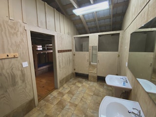 Inside bathroom.jpg?ixlib=rails 2.1
