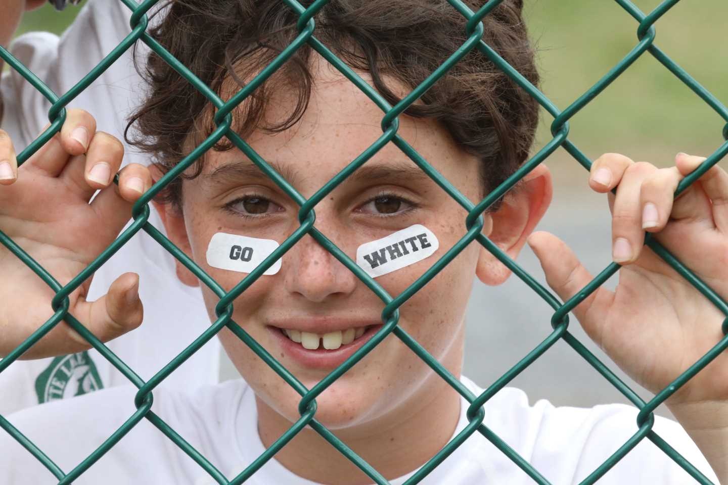 White fights to keep the lead